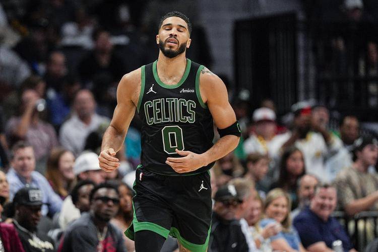 凯尔特人鏖战阿根廷男篮,乔治三分雨点燃全场 凯尔特人鏖战阿根廷男篮,乔治三分雨点燃全场