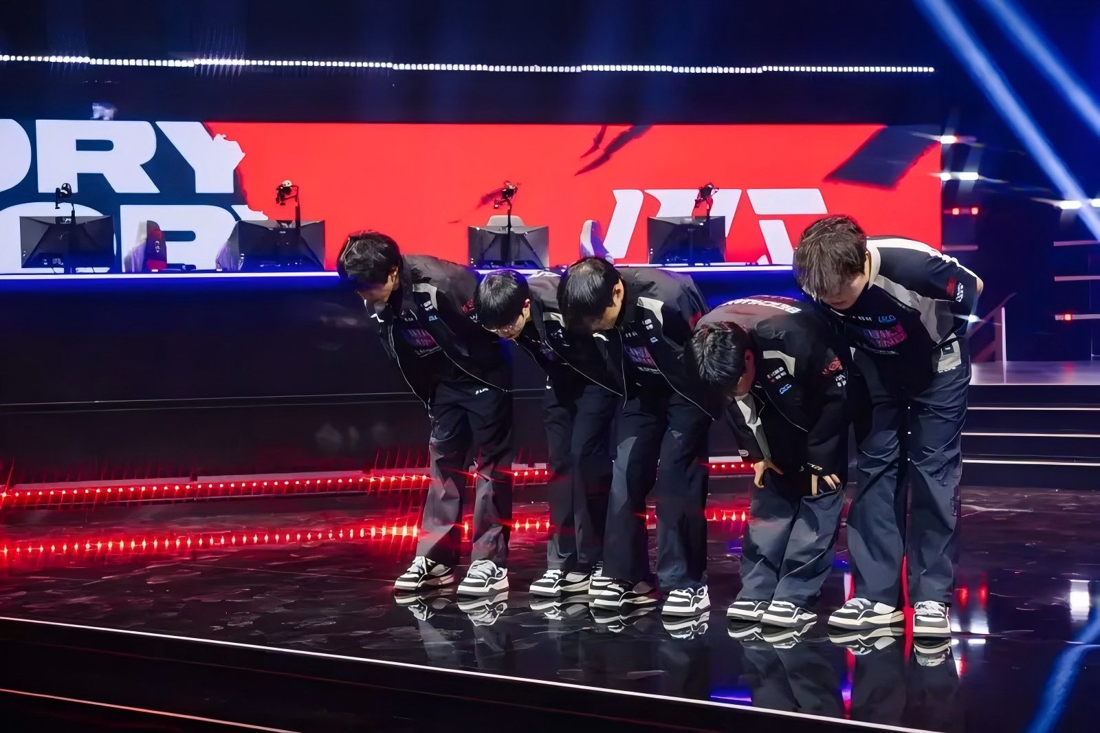 FNC血洗EDG,Clid线上压制力十足激烈交锋八强赛,留下经典瞬间 FNC血洗EDG,Clid线上压制力十足激烈交锋八强赛,留下经典瞬间