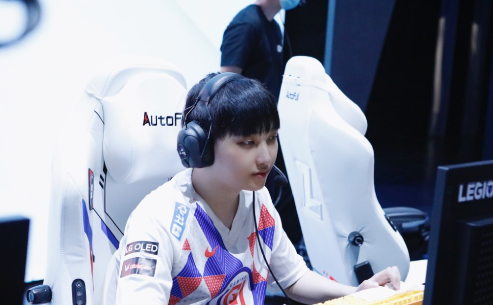 HKA血洗LGD,Elk关键团战开团秒人强强对话入围赛,成为赛场最大亮点 HKA血洗LGD,Elk关键团战开团秒人强强对话入围赛,成为赛场最大亮点