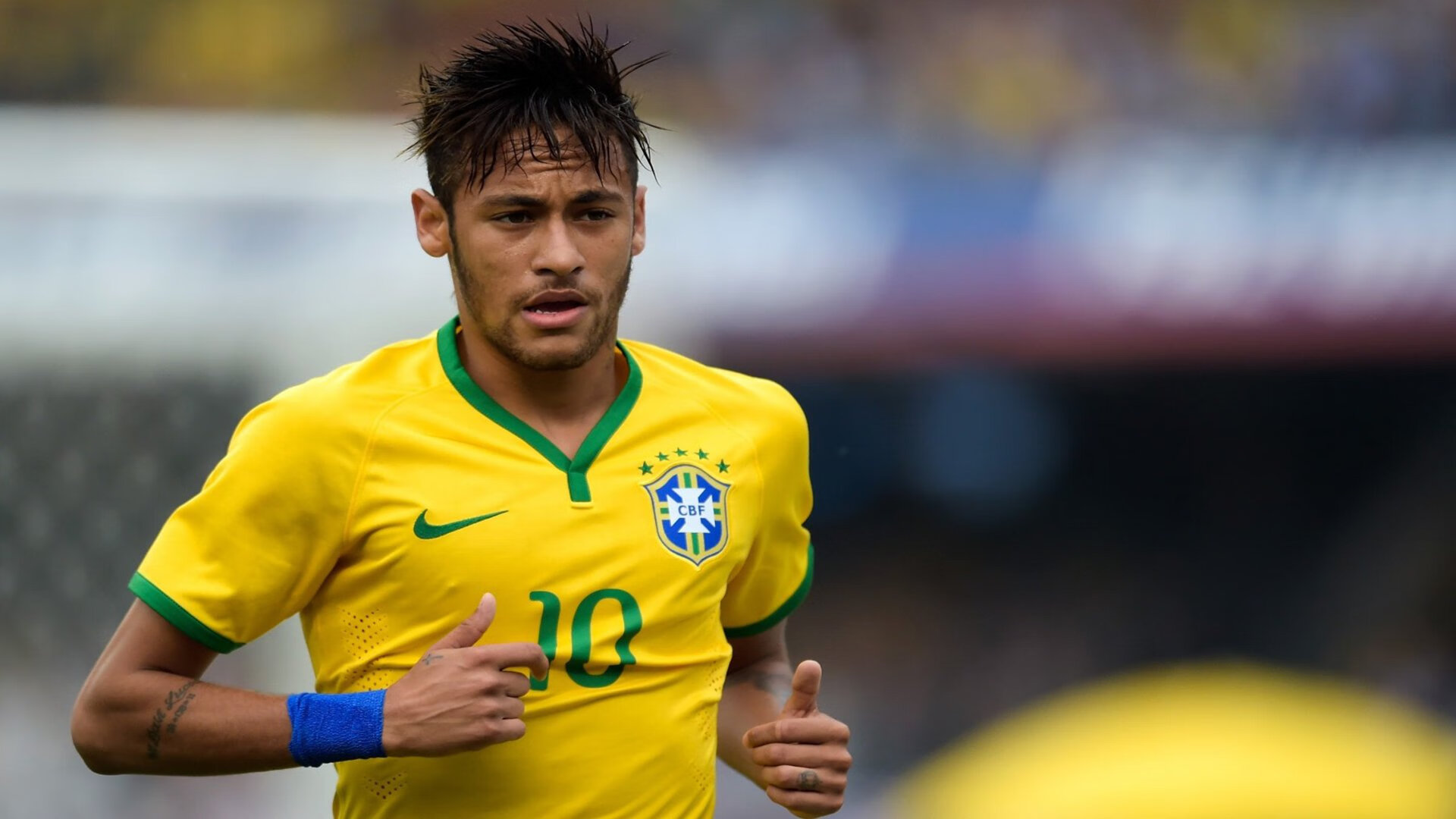 F1冠军战火燃起，喀麦隆速胜伊拉克，速度与荣耀的交响曲